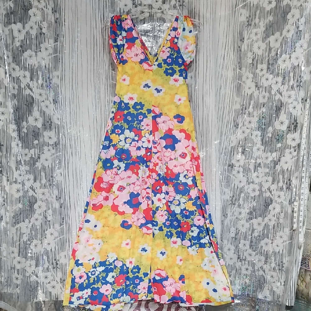 Gorgeous floral nightgown ruched cap sleeves and details